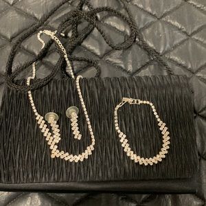 Black clutch purse and Fashion jewelry set